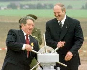 Вяхирев и Лукашенко, 1999 год.