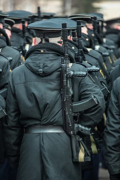 Модернизированные АК-74М на репетиции парада в Москве. Фото: Борис Кирисенко, пресс-служба концерна «Калашников»