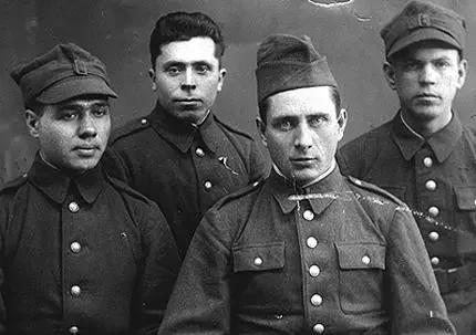 Якуб Конан (злева) у Польскім войску.