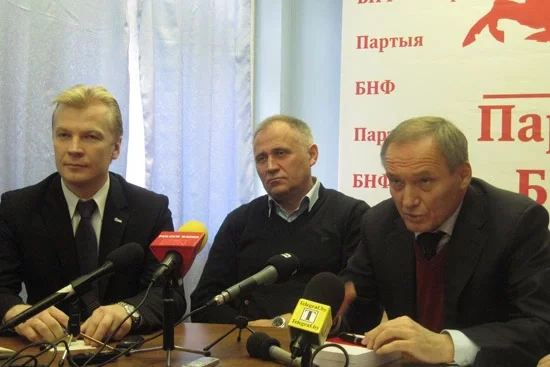  Злева направа: Віталь Рымашэўскі, Мікалай Статкевіч, Уладзімір Някляеў.