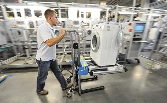 Vytvorčaść pralnych mašyn na zavodzie Bosch-Siemens pad Pieciarburham. Fota: Šamukov Rusłan / TASS