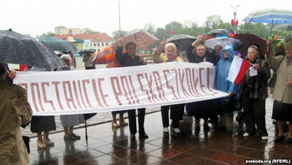 Гродненцы протестовали против русификации единственной польской школы.