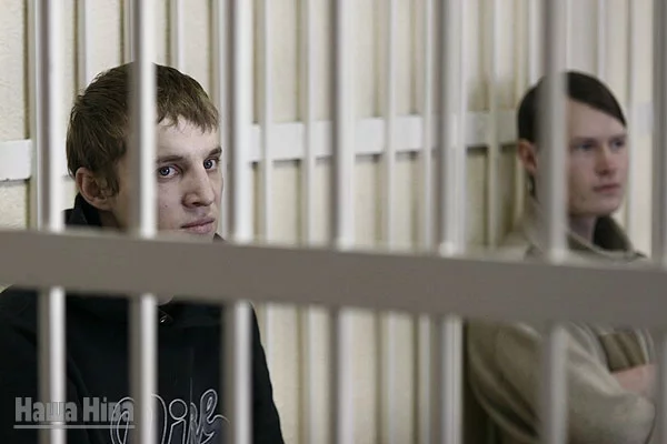 Во время суда: Дмитрий Дашкевич и Эдуард Лобов.