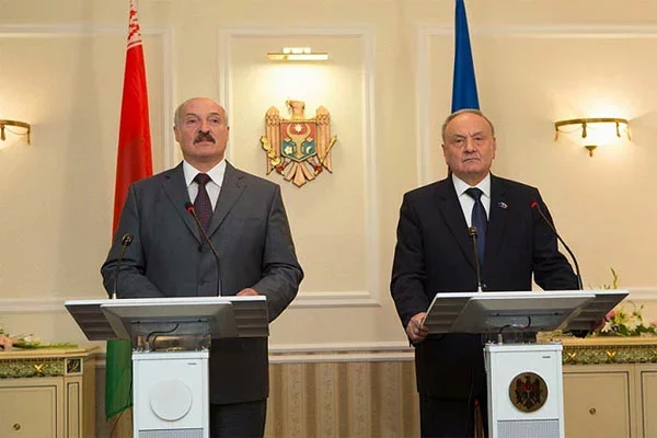 Alaksandr Łukašenka i prezident Małdovy Nikałaje Cimafci, fota z sajta prezidenta Małdovy.