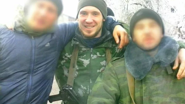 Сапожников утверждает, что воевал на Донбассе с октября 2014 года.