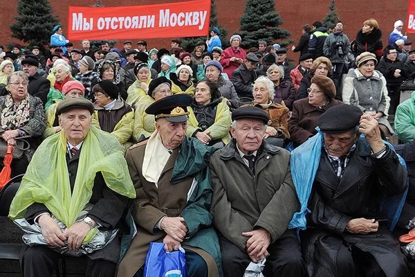 Ветераны на Красной площади в Москве, kommersant.ru