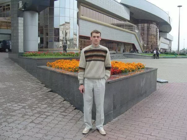 Олег Манкус, фото из личного архива за 2010 год рядом с дежурной частью. 