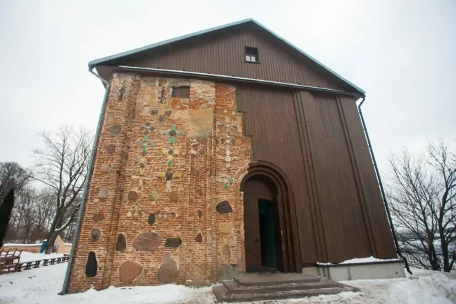 Фасад Коложской церкви в Гродно после обновления деревянной части. Фото: Василий Молчанов