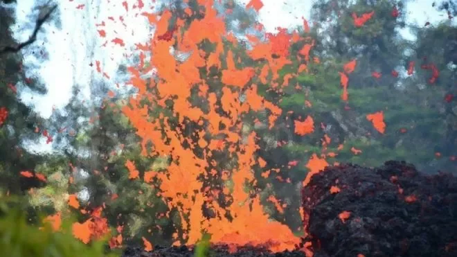 Новая вулканическая активность Килауэа вызвала «мощное разбрызгивания лавы».
