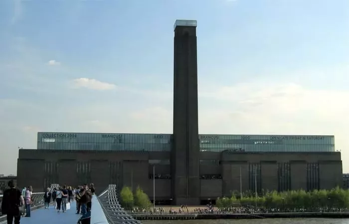 Галерея Tate Modern находится в здании бывшей электростанции и входит в десятку самых посещаемых художественных музеев мира. Фото: MykReeve / wikimedia.org