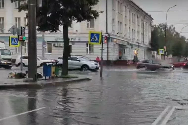 Магілёў. Затопленае перакрыжаванне вуліц Першамайскай і Ціміразеўскай. Фота: сацыяльныя сеткі