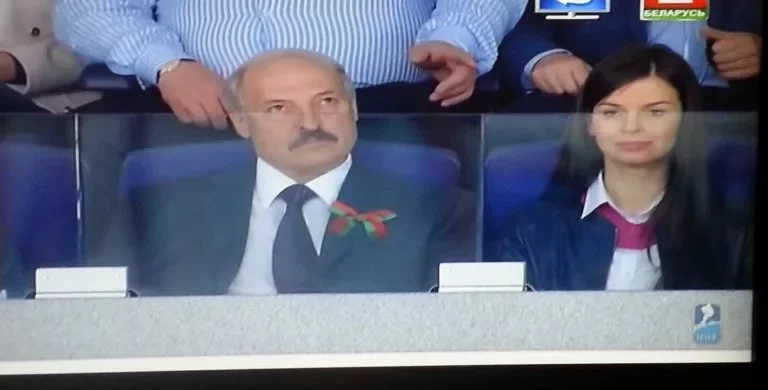 Дарья Шманай на хоккее с Александром Лукашенко 