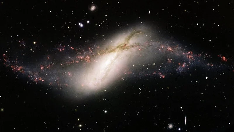 NGC 660. Fota: Gemini Observatory/AURA