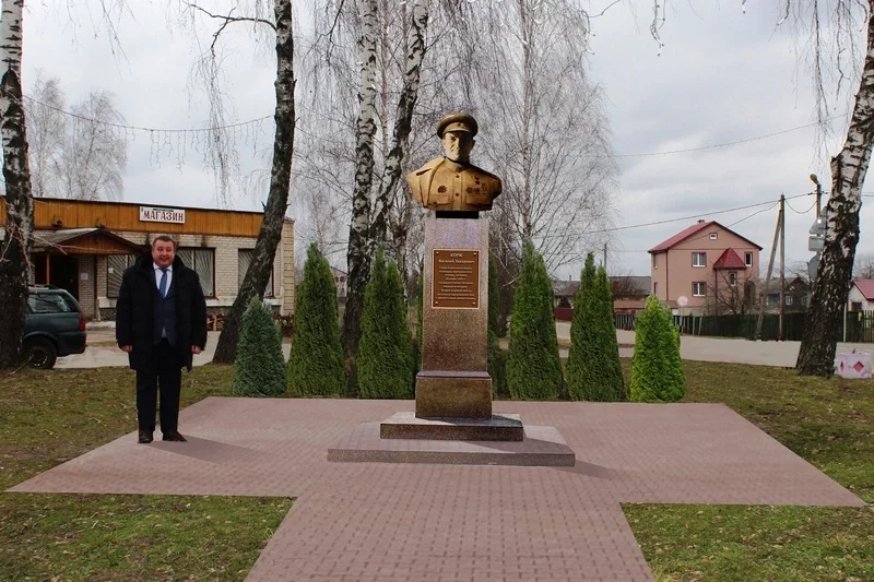 Памятник Василию Коржу