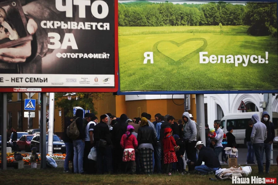 Значительную долю мигрантов, что зависли в Беларуси, составляют беженцы из России, в частности, Чечни. Фото Ирины Ареховской, Брест.
