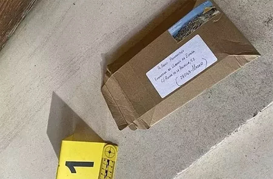 Пакет, который получило посольство Украины. Фото: «Европейская правда»