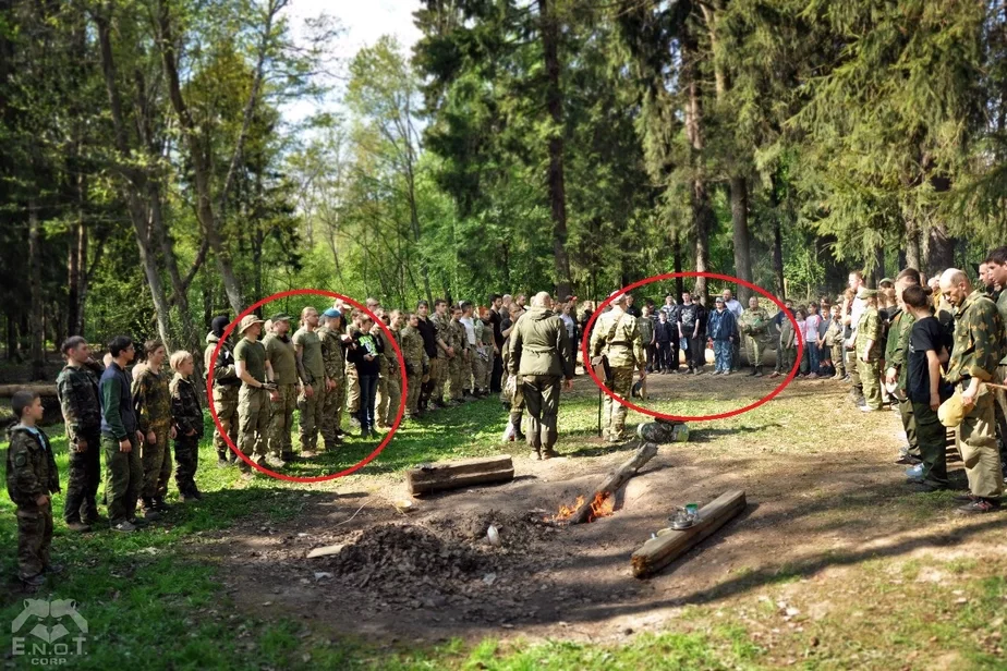 Члены «военно-патриотических» клубов Витебской епархии (в центре) на сборах в Подмосковье.
