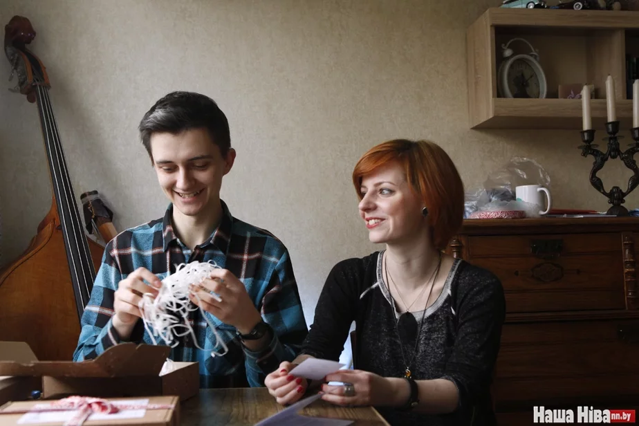 Антон и Маша — семья, вместе они придумывают романтические игры.