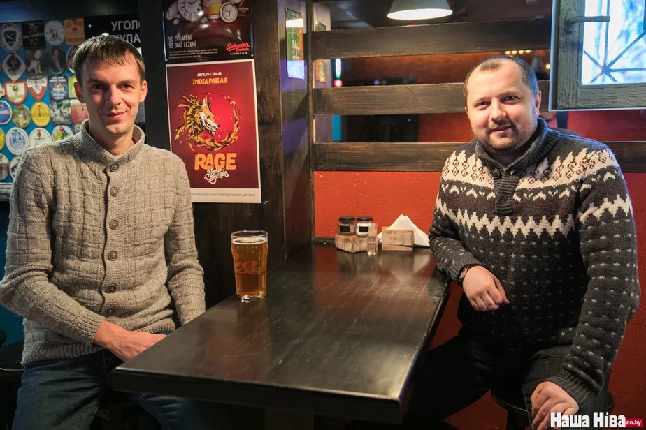Дмитрий Вератинский (слева) и Алексей Садовский в баре «1067».