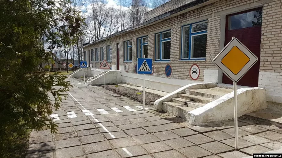 Иллюстрационное фото. Школа в деревне Глинное Докшицкого района, где у одной из сотрудниц нашли коронавирус.