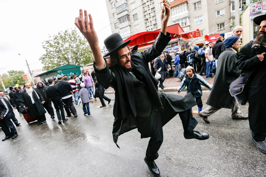 Хасиды празднуют Рош ха-Шана в Умани, Украина. Фото paparazzza, Shutterstock.com