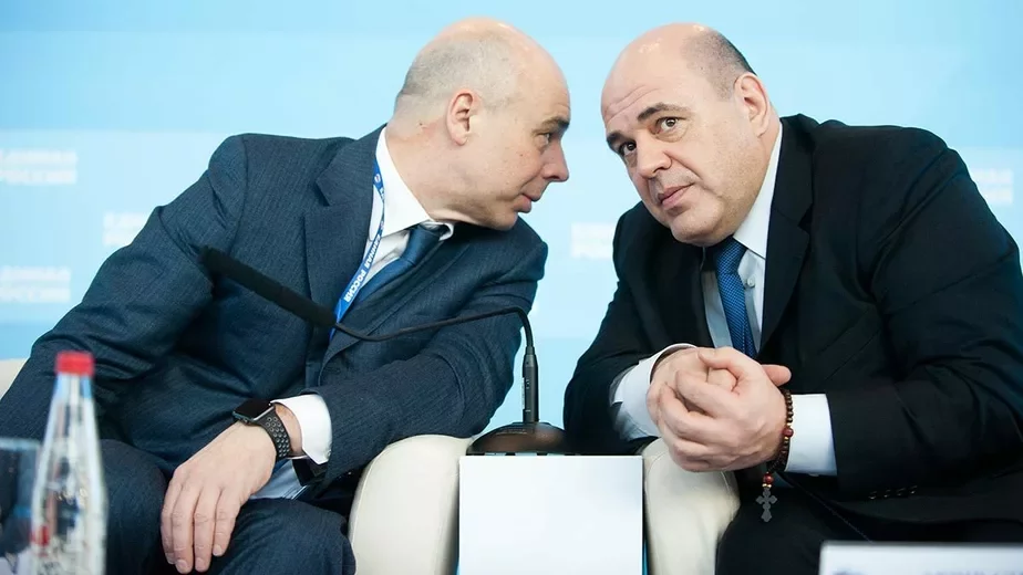 Ministr finansaŭ Anton Siłuanaŭ i premjer Michaił Mišuścin. Fota vedomosti.ru