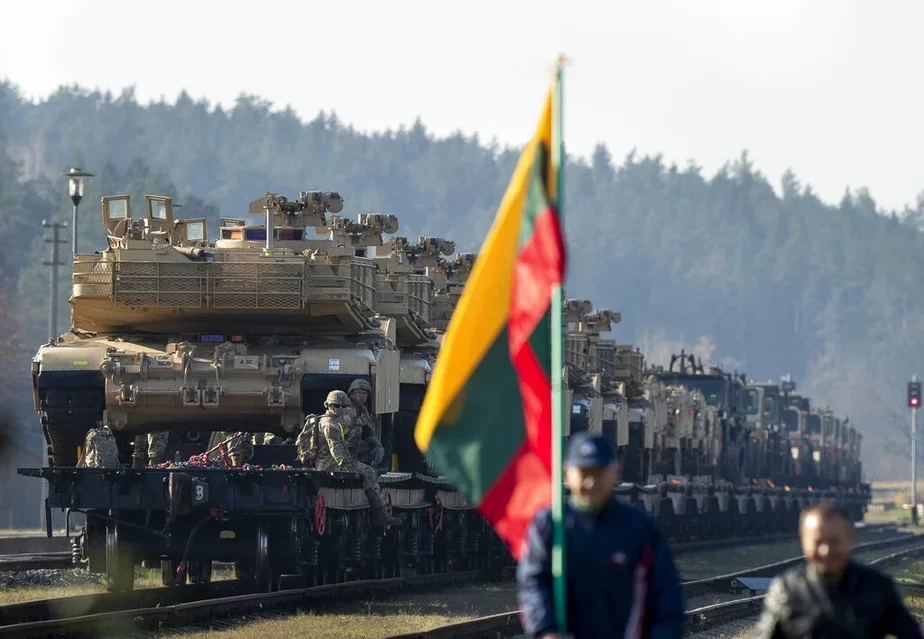 Американские танки во время учений НАТО в Литве. Фото: АР