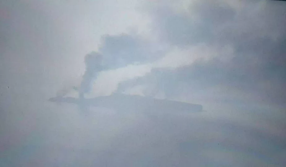 Остров Змеиный окутан дымом пожарищ. Фото с беспилотника Вооруженных сил Украины