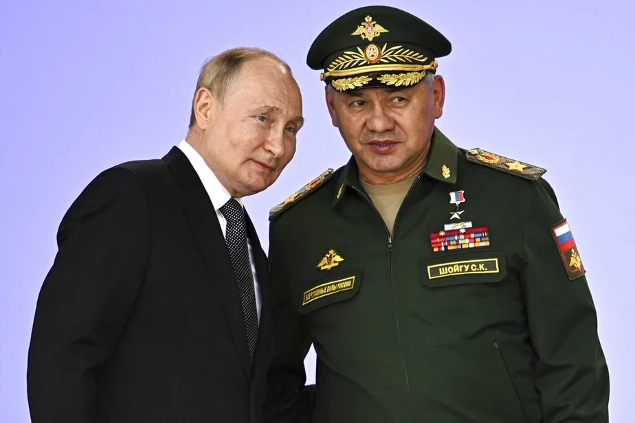 Уладзімір Пуцін з міністрам абароны Сяргеем Шайгу. Фота: Sputnik, Kremlin Pool Photo via AP