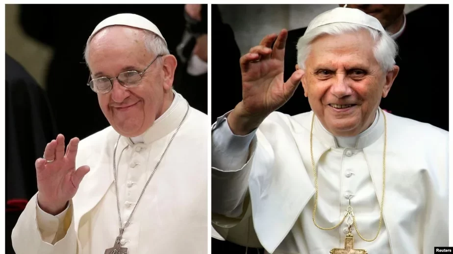 Папы — Франциск и его предшественник Бенедикт XVI
