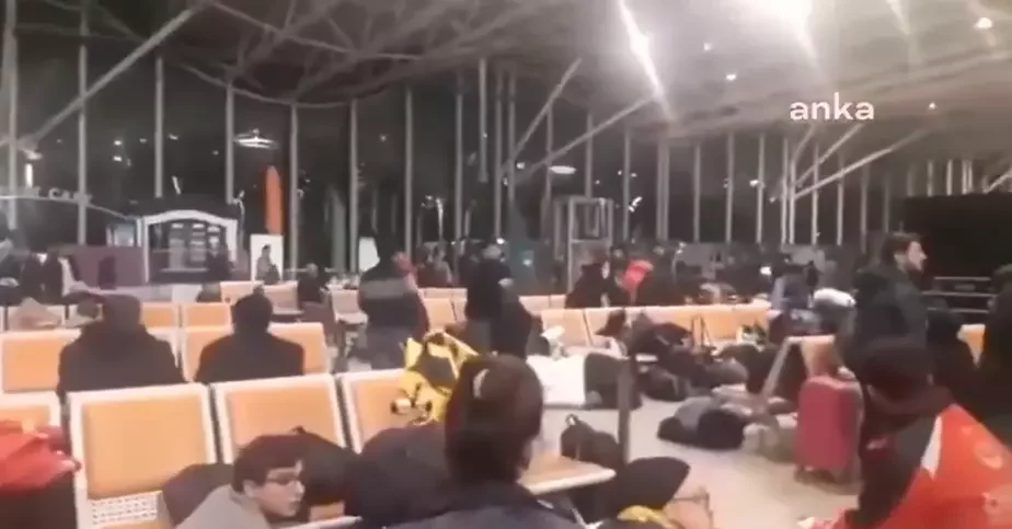 В аэропорту города Хатай во время землетрясения возникла паника