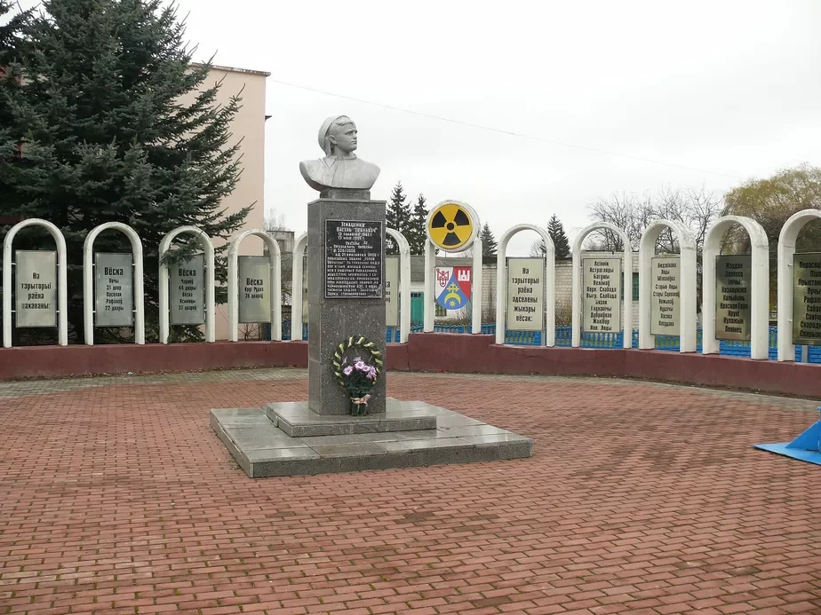 Памятник Василию Игнатенко в Брагине. Фото из Википедии