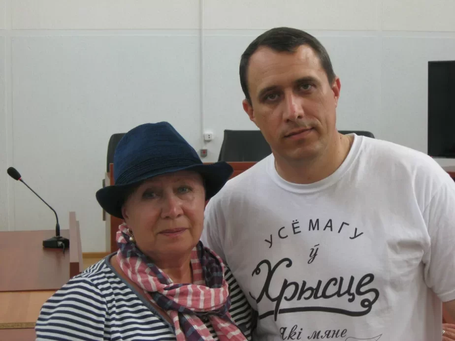 Павел Северинец с матерью. Фото из соцсетей